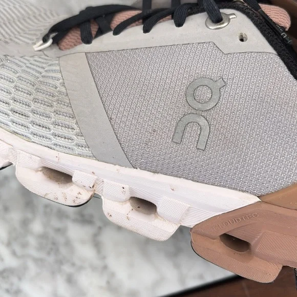 ON Women's Cloudflyer Running Shoes - Picture 6 of 11